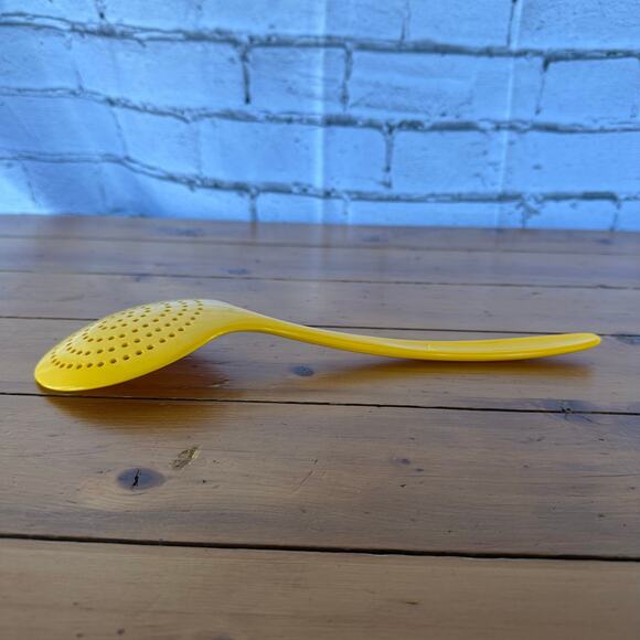 Preowned Hutzler Yellow Melamine Skimmer 12 Inch Non Stick Glossy  Finish  Spoon - Picture 7 of 9